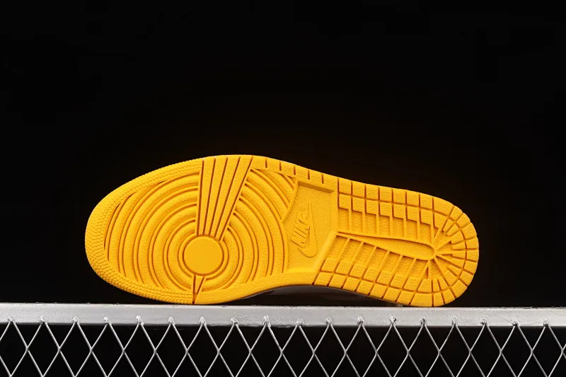 All categories Air Jordan Jordan series basketball shoes Air Jordan 1 High Pure original version Air Jordan 1 "Sail University Red" AJ1 Joe 1 White and Purple Gold Brotherhood high-top basketball shoes 555088-706